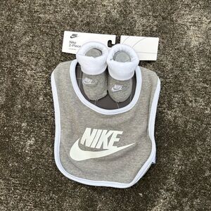 Nike Baby Bib & Booties 2-Piece Set in gray and white, sized 0-6 months